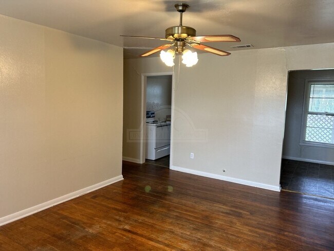 Building Photo - 408 Allen St