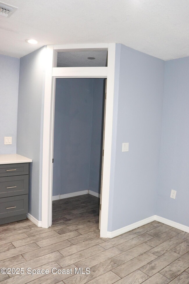 Building Photo - 491 Seacrest Ave