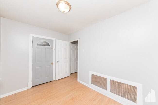 Building Photo - 4874 N Kilpatrick Ave