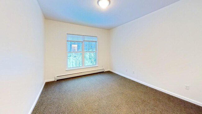 Building Photo - 2 bed, 1 bath townhouse style apartment with washer & dryer provided (45 Griffin Ln #201)