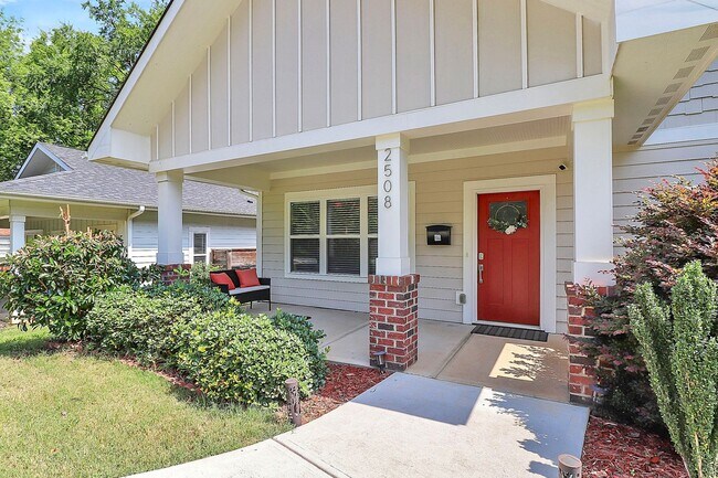 Building Photo - Newer Build Single Family in Washington Heights!