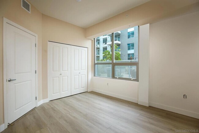 Building Photo - 253 Tenth Ave