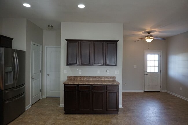 Building Photo - 3 Bedroom 2.5 Bathroom with a Bonus Room located in The Cottages at Petersburg Subdivision, Richl...