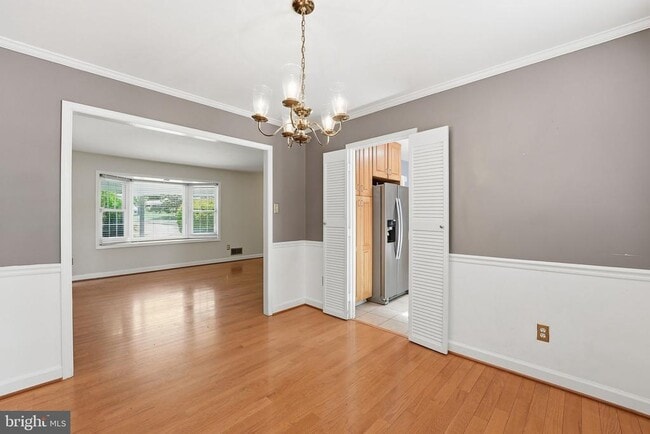 Building Photo - 8609 Woodview Dr