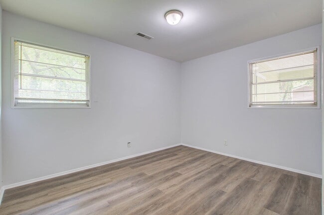 Building Photo - 1511 Mulberry St