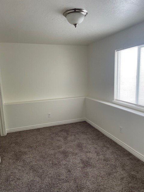 Bedroom 2 - 347 N Appleview Dr