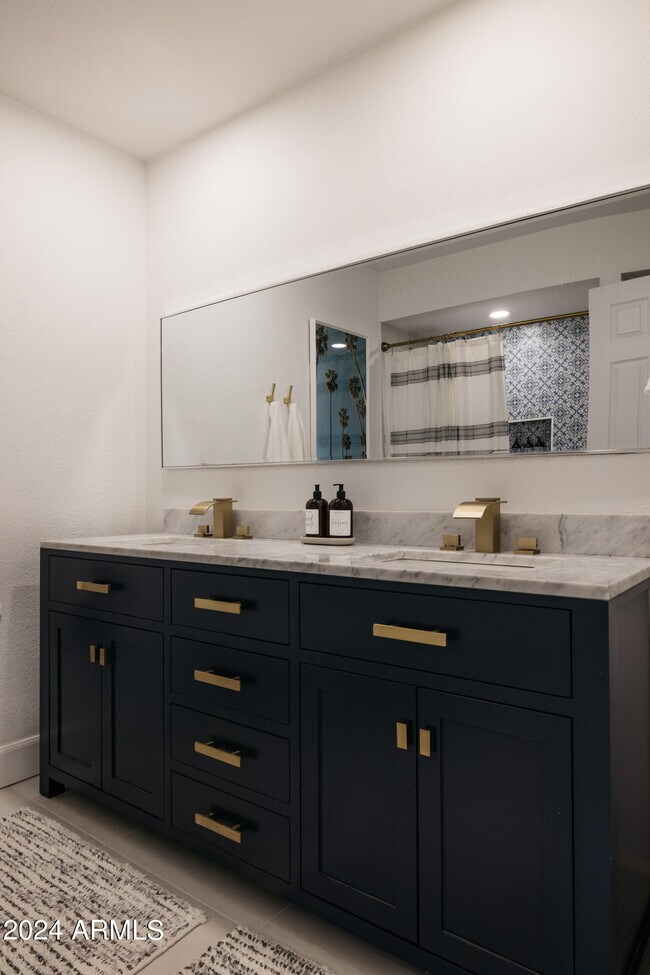 Building Photo - 6629 E Dreyfus Ave