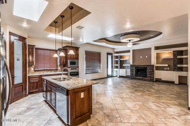 Building Photo - 14213 Meadow Lake Ave