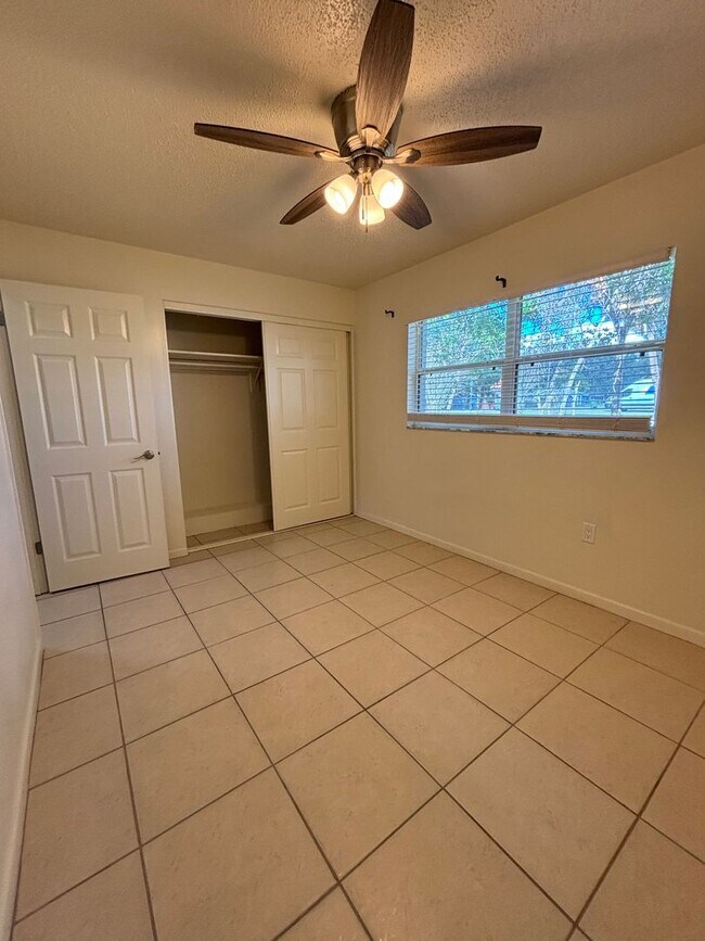 Building Photo - Leesburg Duplex