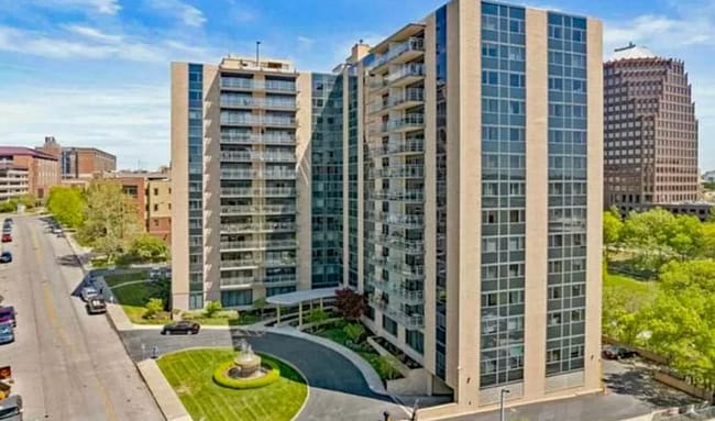 Building Photo - 4545 Wornall Rd