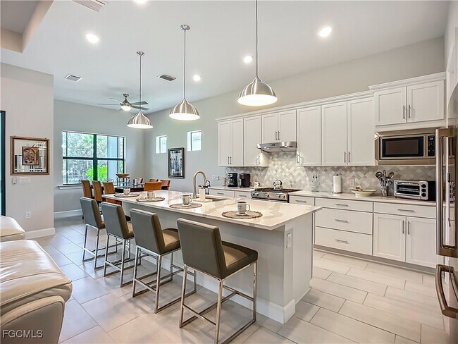 Building Photo - 2126 Yellowfin Cir