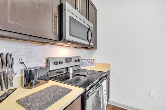 Building Photo - 12831 Hopewell Ave