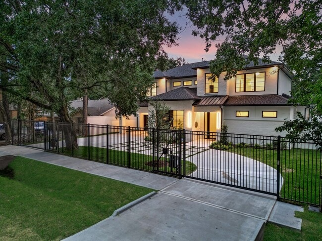 Building Photo - 13034 Memorial Dr