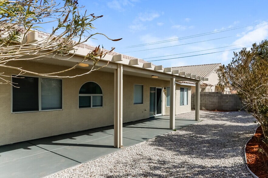 Building Photo - 1079 Featherwood Ave