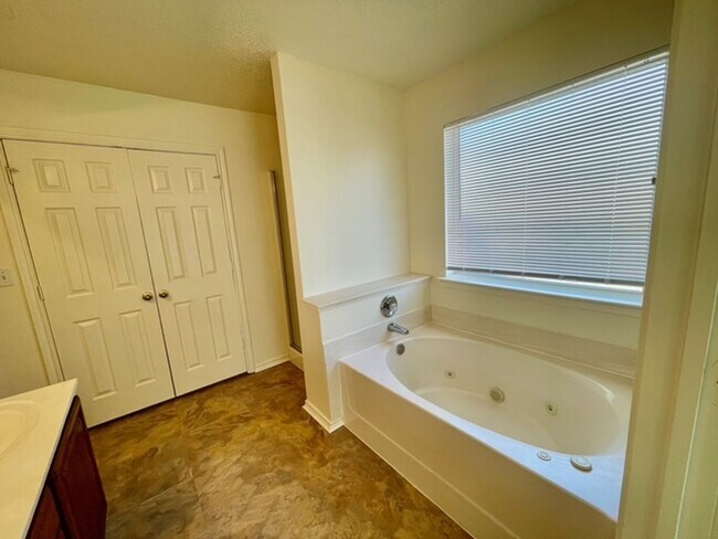 Building Photo - Nice Single Story Home in Crowley