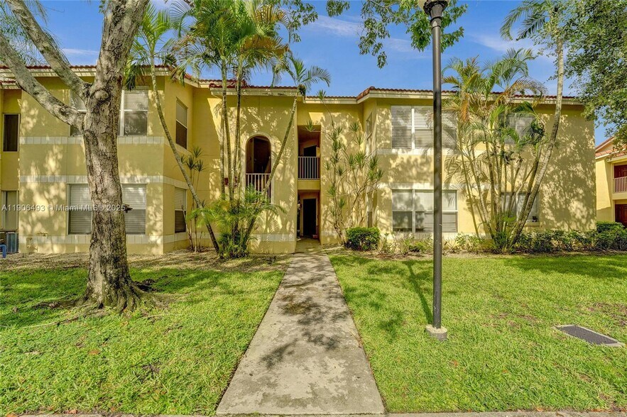 Primary Photo - 417 Vista Isles Dr