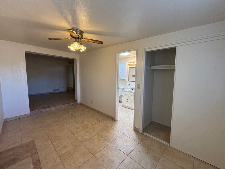 Building Photo - 7431 E Desert Aire Dr