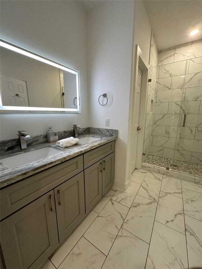 Building Photo - 7803 Jester St