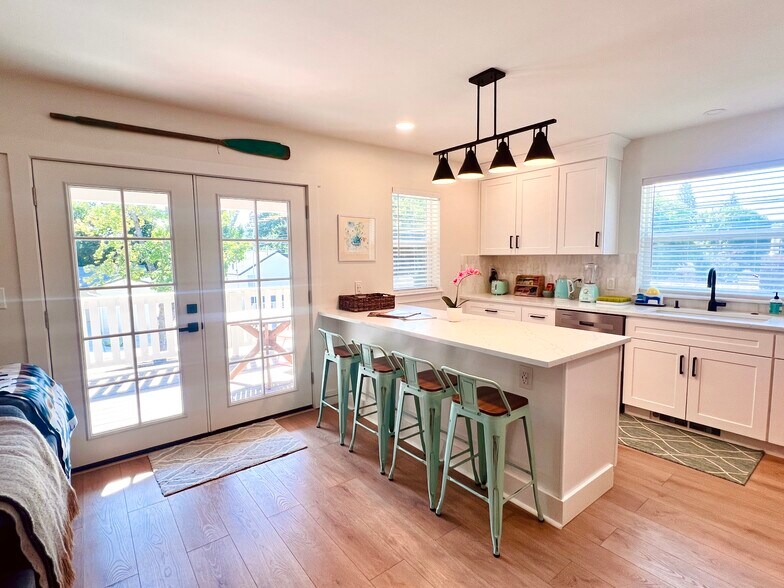 Building Photo - 213 N 10th St