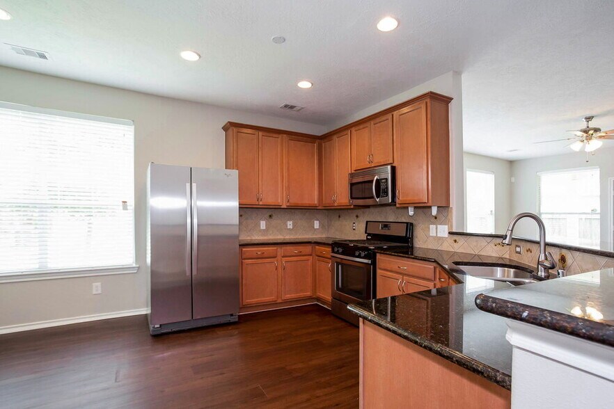Building Photo - 11003 Oasis View Ln