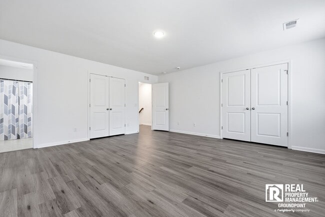 Building Photo - 3BR | 3.5BA | 3-Story Townhome | Bonus Loft | Fenced Yard