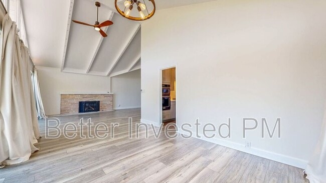 Building Photo - 475 Country Club Dr