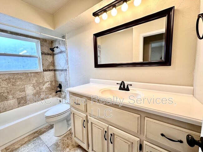 Building Photo - 401 S Bouziden Dr