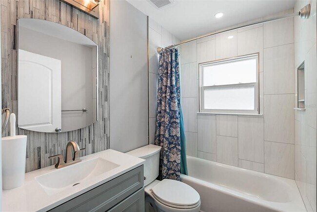 Building Photo - 3451 33rd Ave N