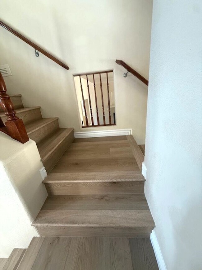 Building Photo - Summerlin Beauty! Gated. Newly installed f...