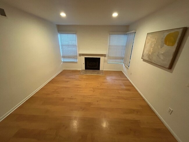 Building Photo - Cozy condo in Shadowridge Community