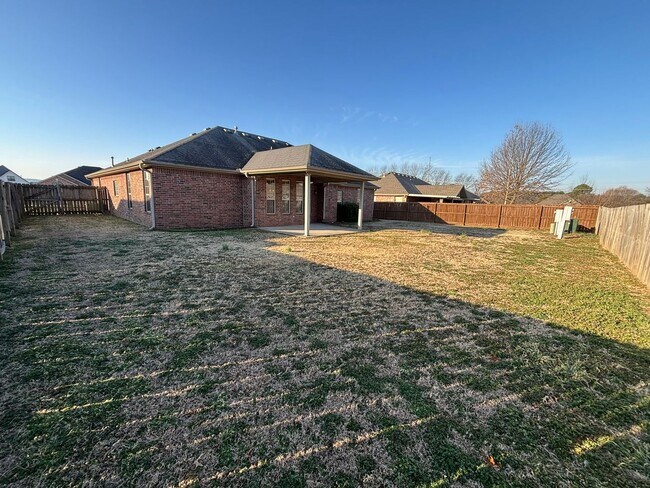 Building Photo - Beautiful 3 Bedroom, 2 Bathroom Home in Persimmon Place!