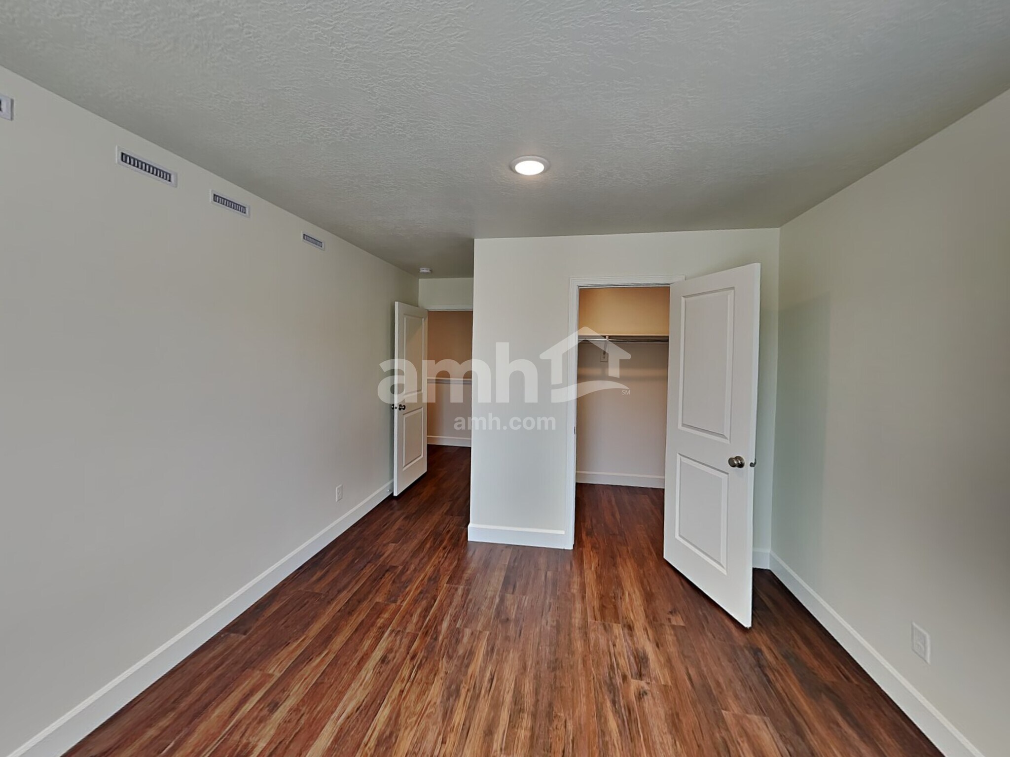 Building Photo - 11047 S Blue Byu Dr