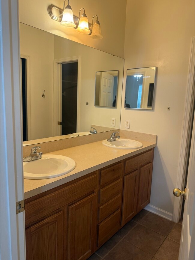 Building Photo - 118 Callie Cir