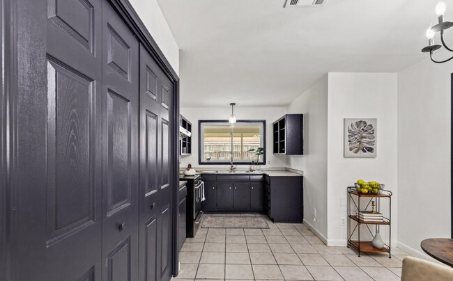Building Photo - 165 Antigua Dr