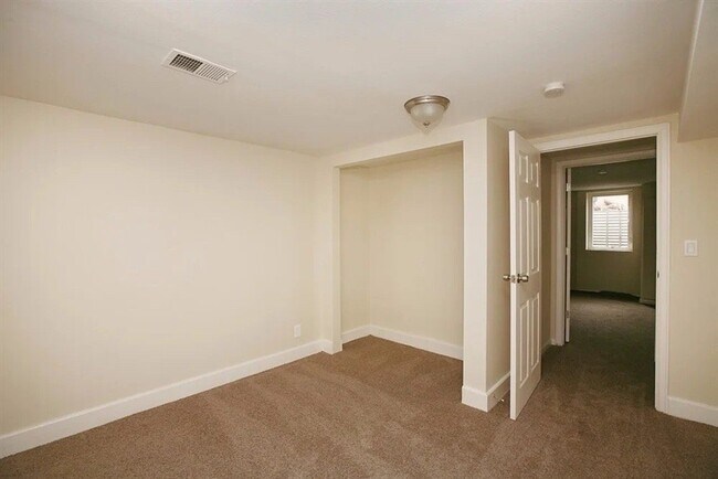 Building Photo - 1745 W Crestline Dr