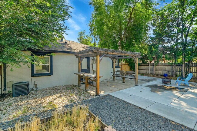 Building Photo - $2,225.00, 2-bed, 1-bath located in Denver.