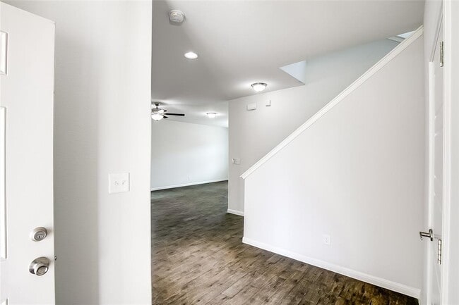Building Photo - 100 Earl Keen St