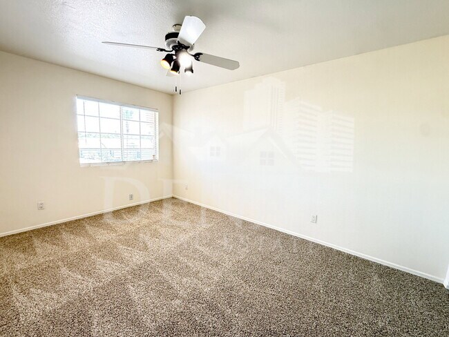 Building Photo - 1425 E Chicago Cir