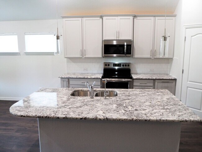 Building Photo - Must See 4 Bed 3 Bath Home in Aubrey