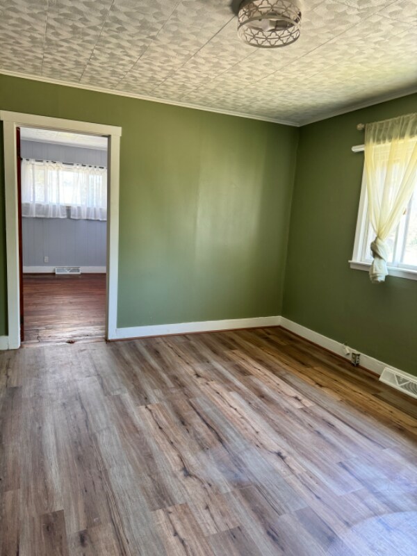 Building Photo - 105 Maher St