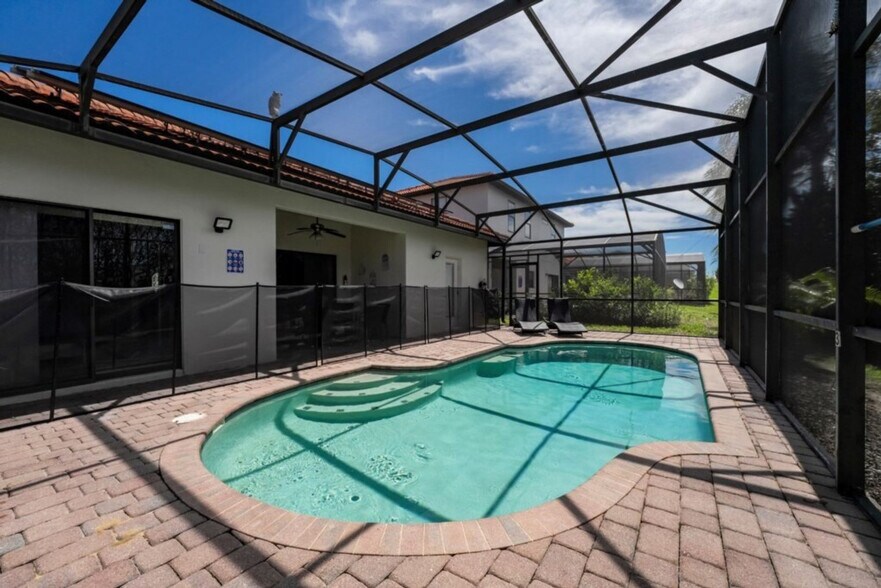 Building Photo - 16703 Lazy Breeze Loop