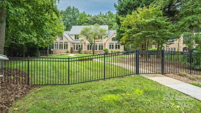 Building Photo - 112 Cedar Bluff Ln