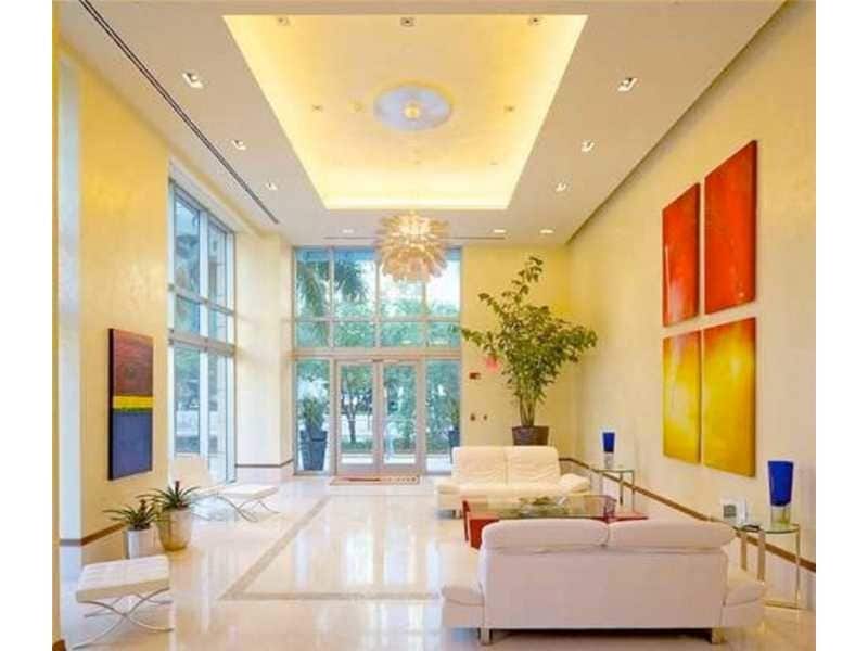 Building Photo - 1050 Brickell Ave