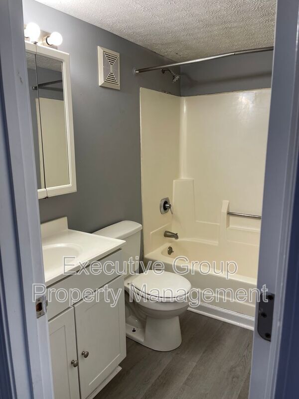 Building Photo - 355 Elmwood Dr
