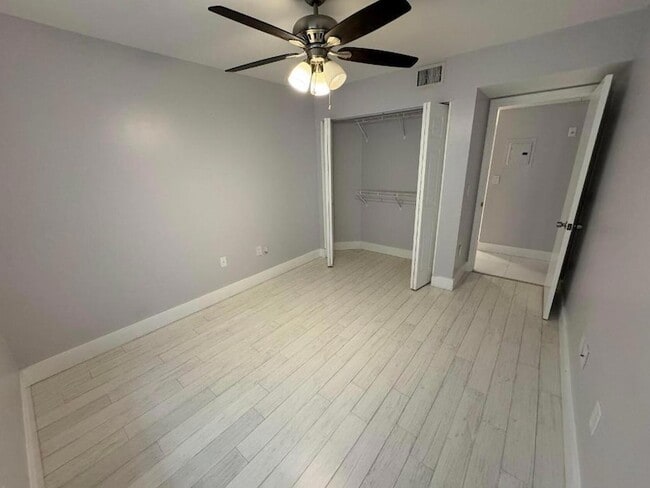 Building Photo - 4852 N State Rd 7