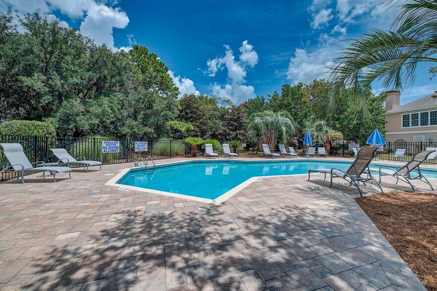 Building Photo - 723 Bonnyneck Dr