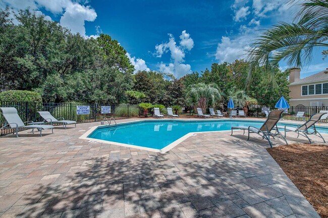 Building Photo - 723 Bonnyneck Dr