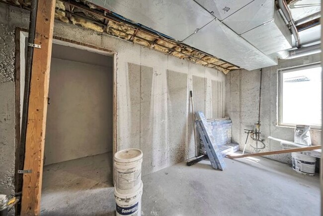 Building Photo - Awesome remodel home in great location w attached 2 car,!