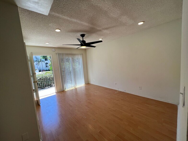 Building Photo - 3746 S Canfield Ave