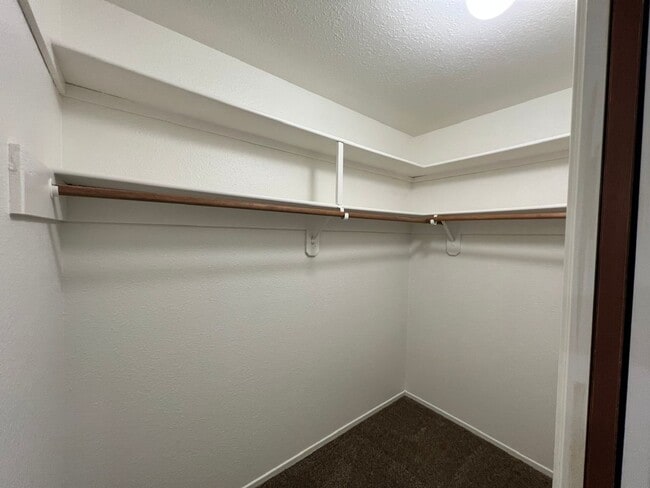 Building Photo - Immaculate 3 bedroom on a court!